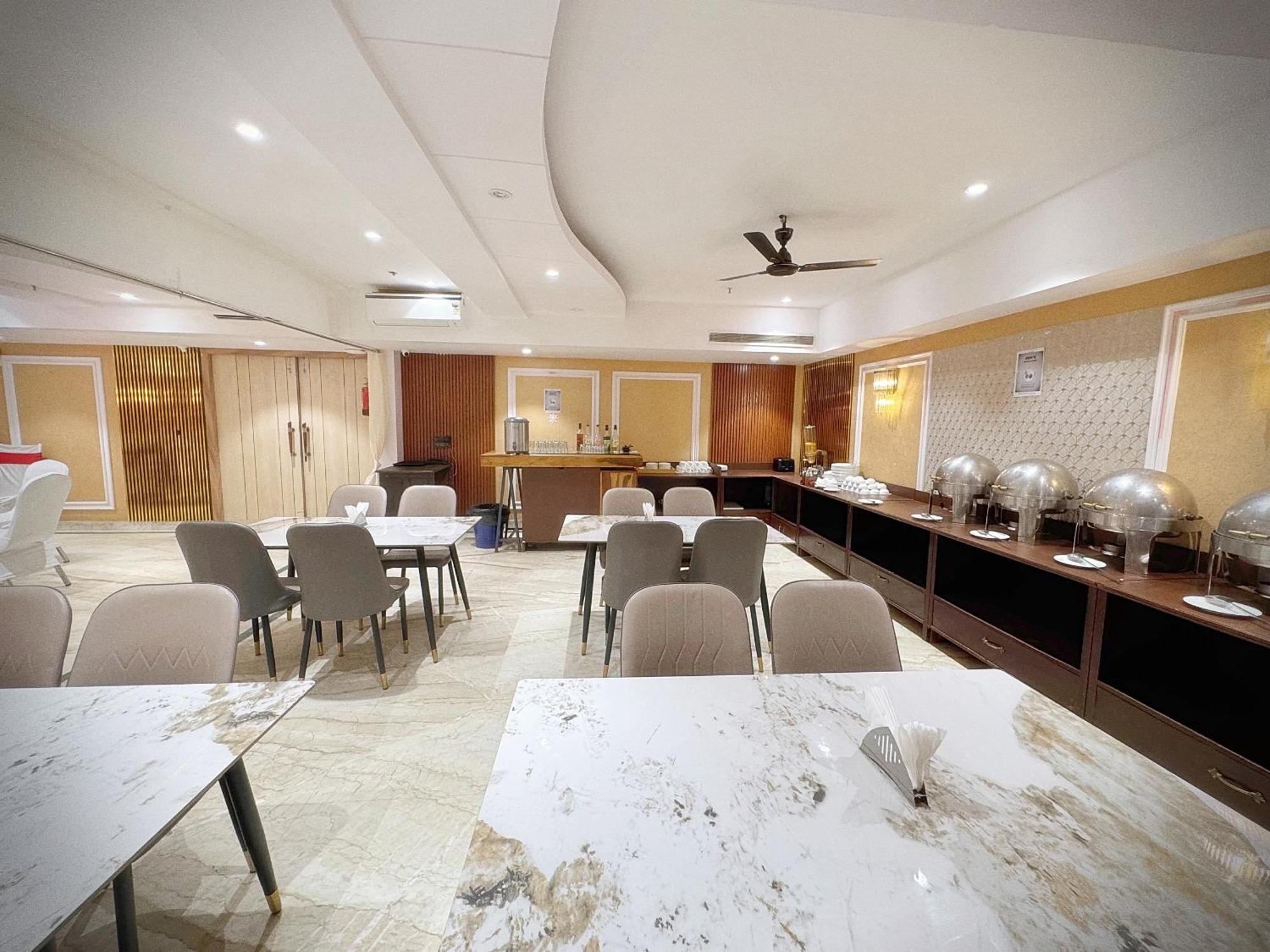 The Orion Express - East Of Kailash Nuova Delhi Esterno foto